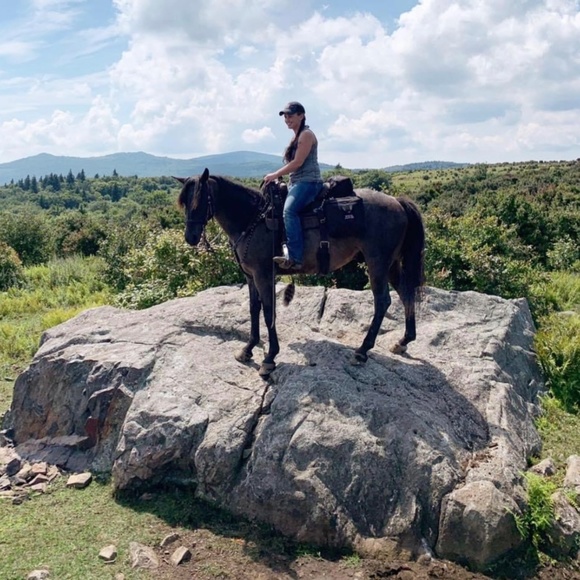 Meet your Posher, Joni - Picture 3 of 5